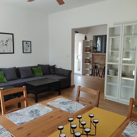 Flora House 3 Minutes From Lake Balaton ケストヘイ エクステリア 写真