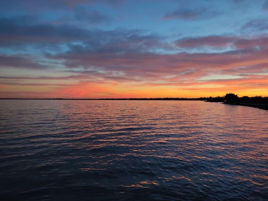 Flora House 3 Minutes From Lake Balaton ケストヘイ エクステリア 写真