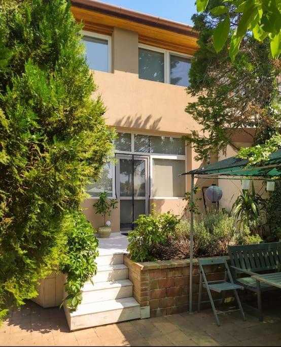 Flora House 3 Minutes From Lake Balaton ケストヘイ エクステリア 写真